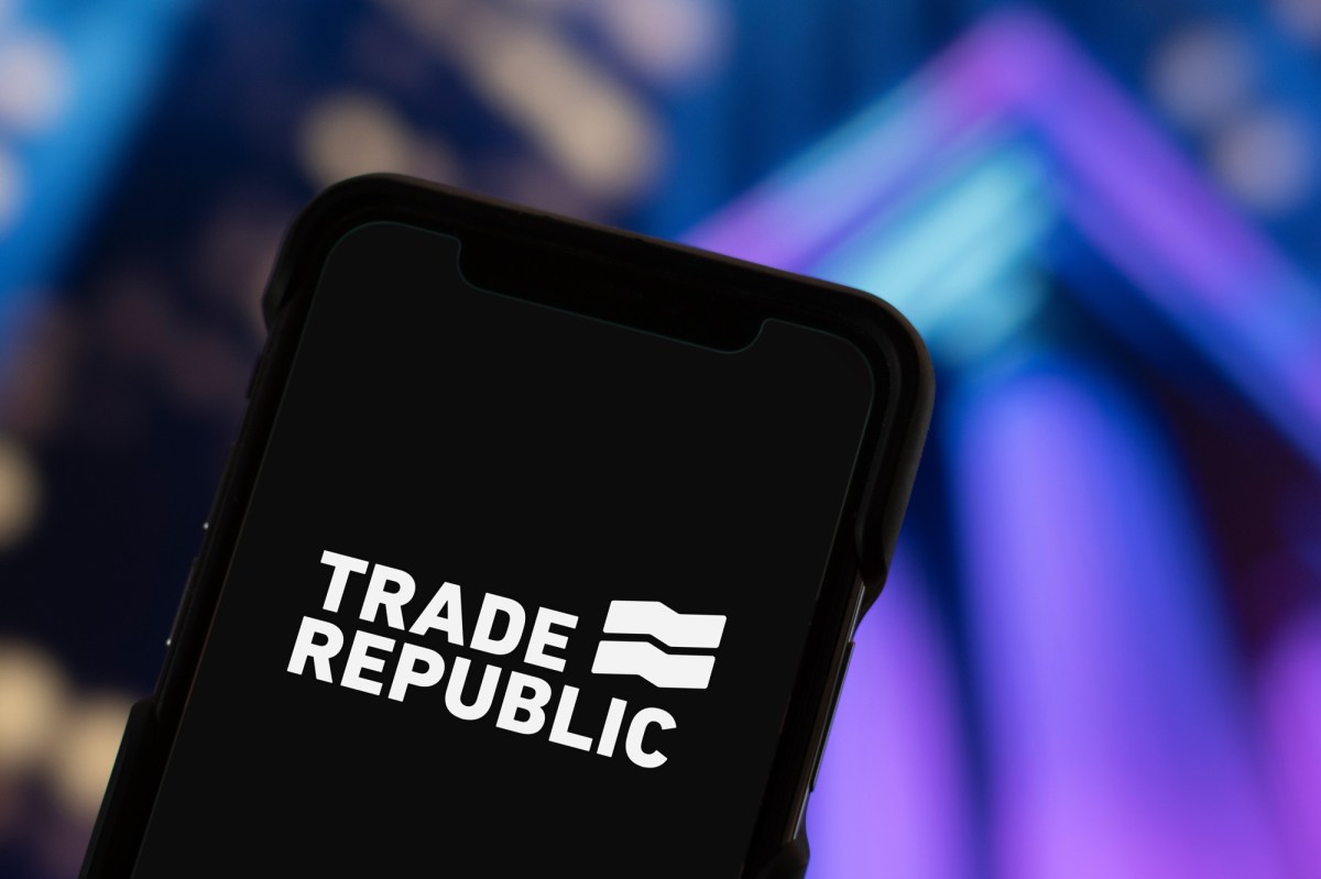 Trade Republic-Logo auf einem Handy